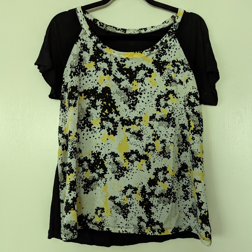 Black white yellow shirt